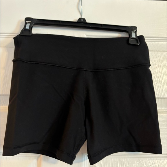 Lululemon biker shorts 4 inch inseam, size 4? Reversible - Picture 3 of 3
